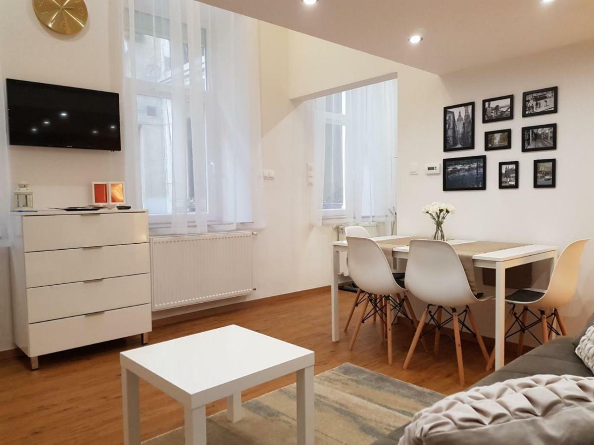 Renaissance Studio Apartment บูดาเปสต์ ภายนอก รูปภาพ